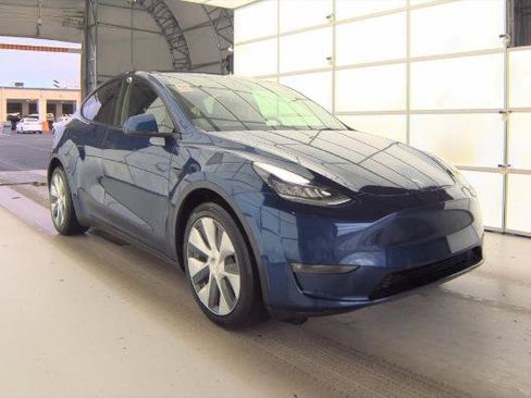 Used 2021 Tesla Model Y Long Range image 3