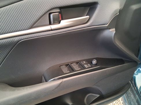 Used 2025 Toyota Camry SE w/ Convenience Package AWD/4WD image 9