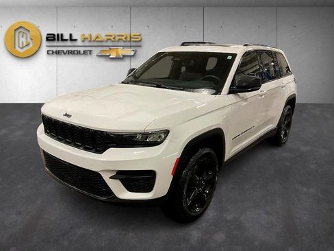 Used 2023 Jeep Grand Cherokee Altitude image 1