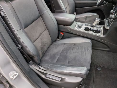 Certified 2022 Jeep Grand Cherokee Laredo X AWD/4WD image 28