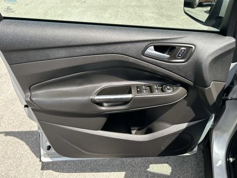 Used 2017 Ford Escape SE w/ Equipment Group 201A FWD image 29