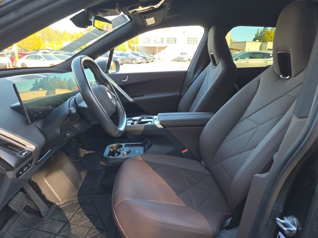 Used 2023 BMW iX xDrive50 w/ Convenience Package AWD/4WD image 20