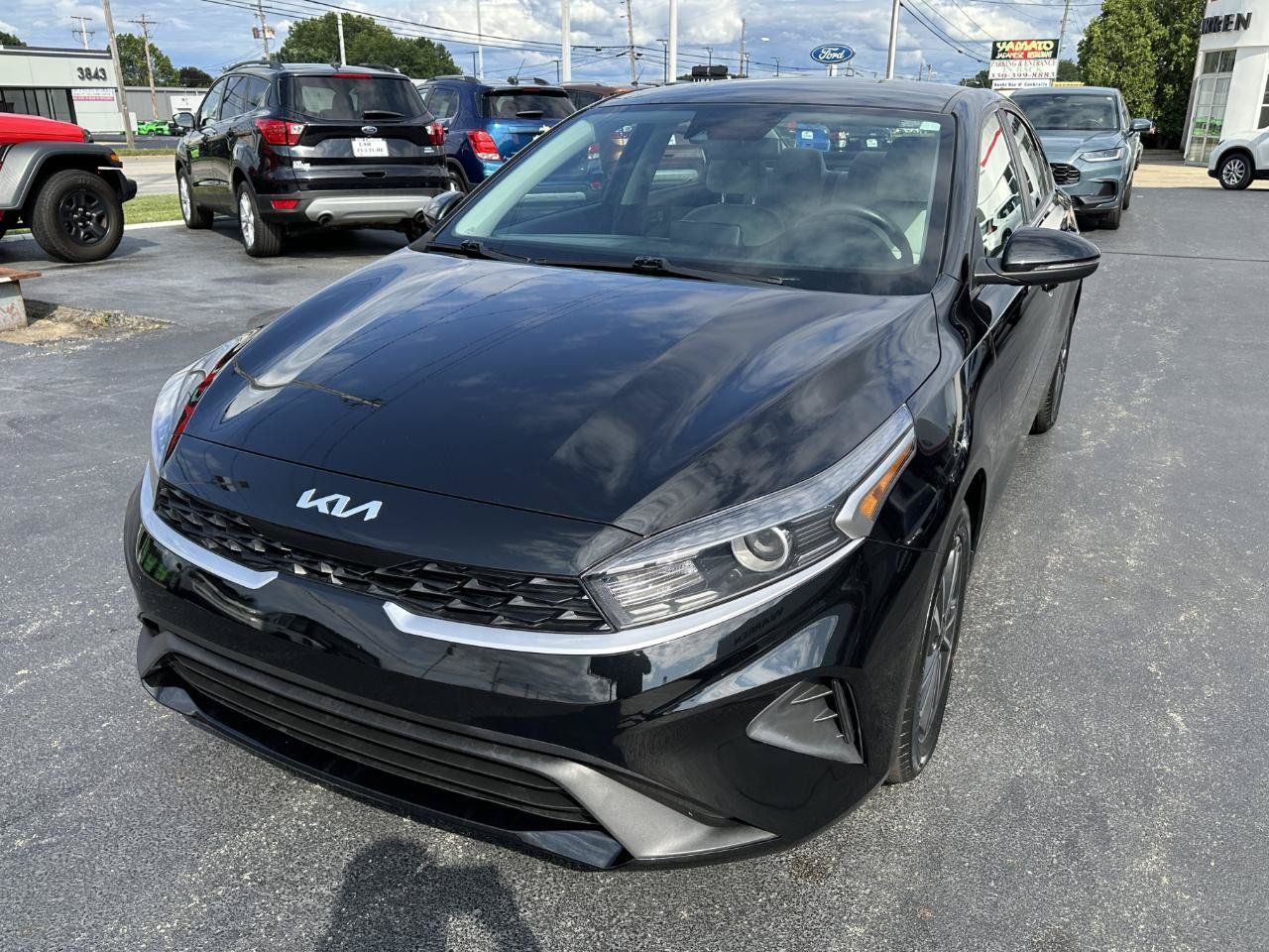 Used 2023 Kia Forte LXS w/ LXS Technology Package FWD image 7