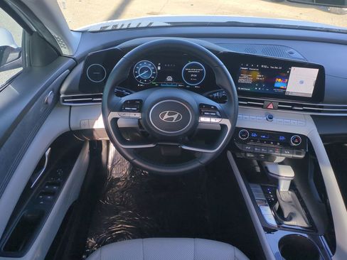 Used 2025 Hyundai Elantra Limited image 14