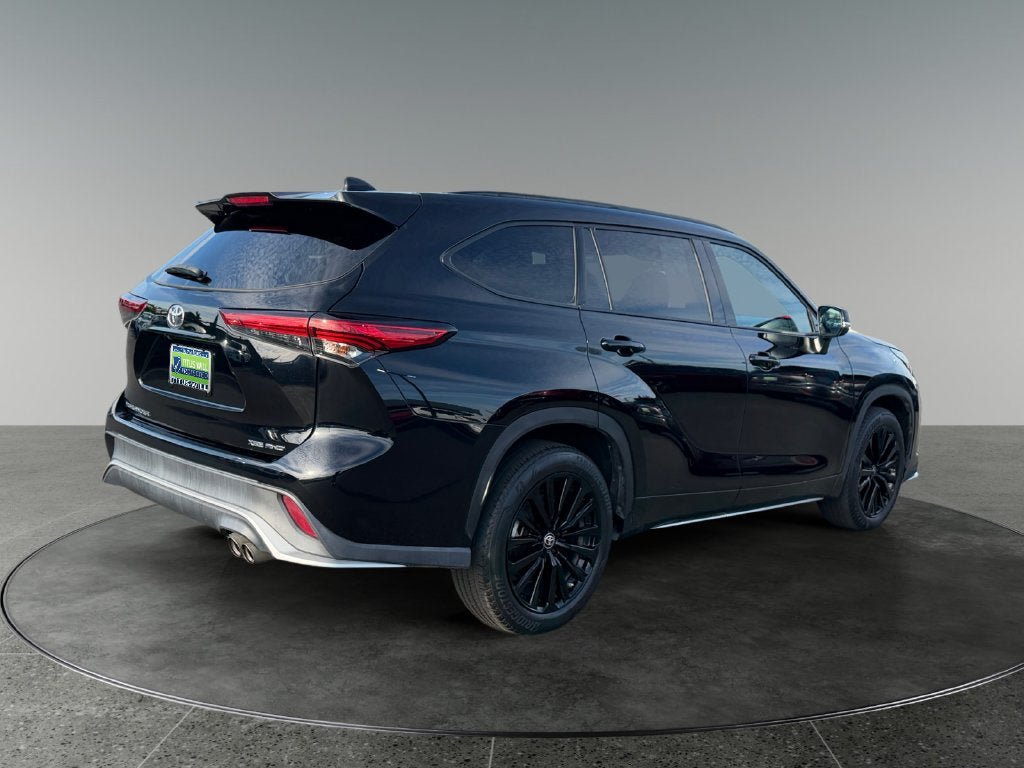 Used 2023 Toyota Highlander XSE AWD/4WD image 9
