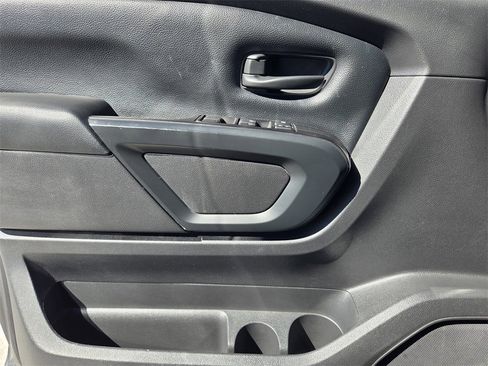 Used 2017 Nissan Titan S image 20
