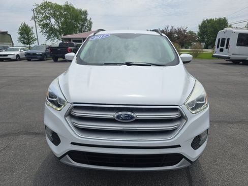 Used 2017 Ford Escape SE w/ Equipment Group 201A AWD/4WD image 3