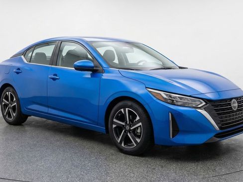 Used 2025 Nissan Sentra SV image 1