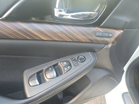 Used 2016 Nissan Maxima Platinum FWD image 14