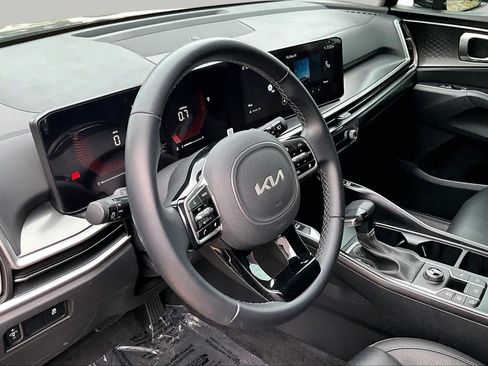 Used 2025 Kia Sorento S FWD image 17