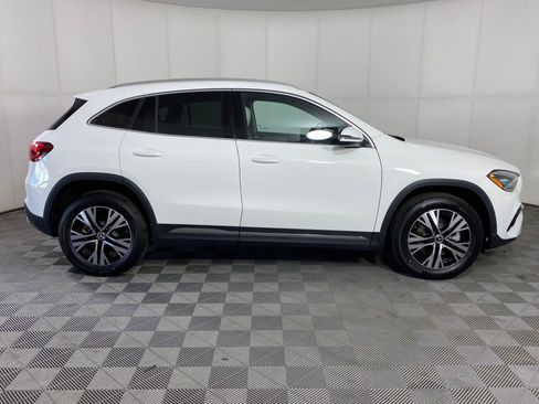 New 2025 Mercedes-Benz GLA 250 4MATIC image 7