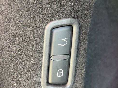 Used 2021 Maserati Levante image 17