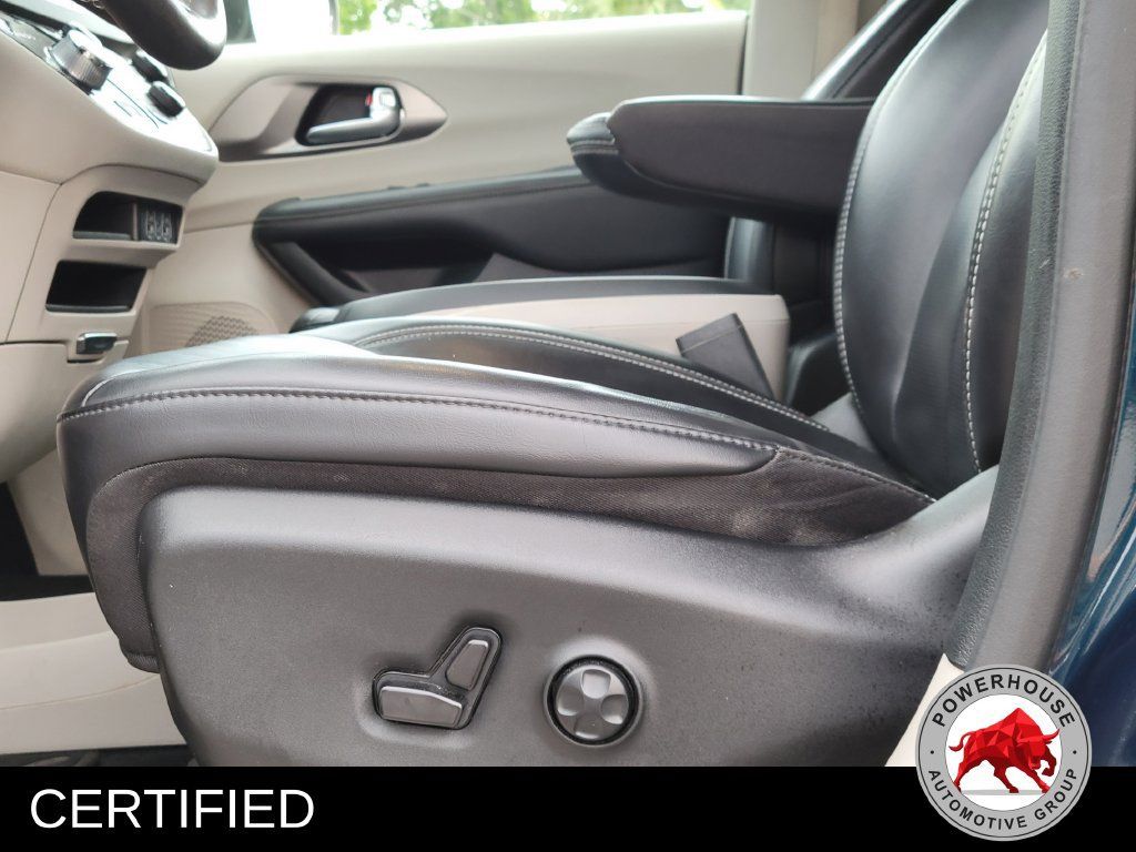Used 2023 Chrysler Pacifica Touring-L FWD image 26