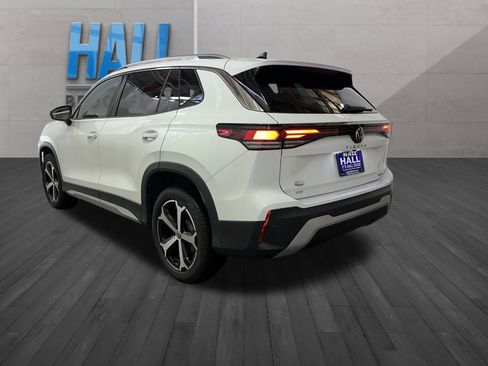 Certified 2025 Volkswagen Tiguan SE image 4