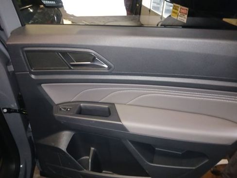 Used 2021 Volkswagen Atlas Cross Sport SE w/ Panoramic Sunroof Package image 49