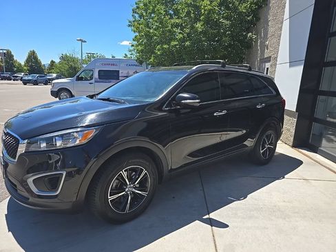 Used 2017 Kia Sorento AWD w/ LX Convenience Package image 3