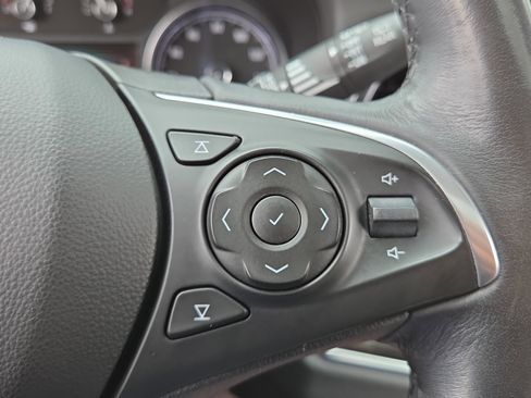 Used 2019 Buick Enclave Essence FWD image 26