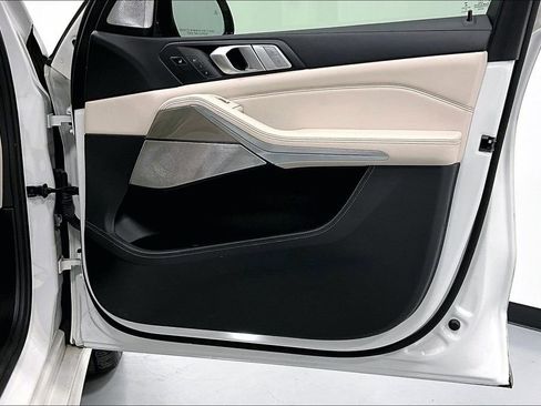 Used 2020 BMW X7 M50i image 23