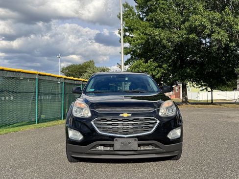 Used 2017 Chevrolet Equinox LT image 2