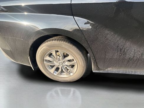 Used 2025 Toyota Sienna XLE image 13