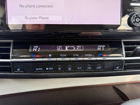 Used 2023 Toyota Sienna XLE image 43