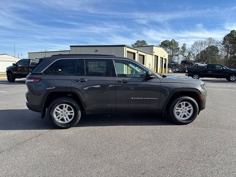New 2025 Jeep Grand Cherokee Laredo w/ MOPAR Finishing Package image 4