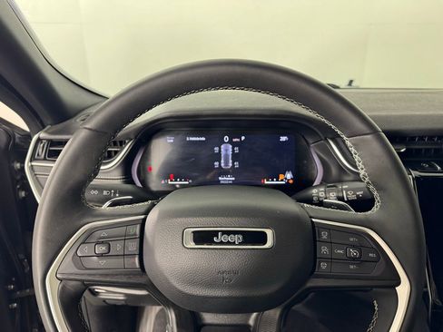 Used 2023 Jeep Grand Cherokee Altitude image 23