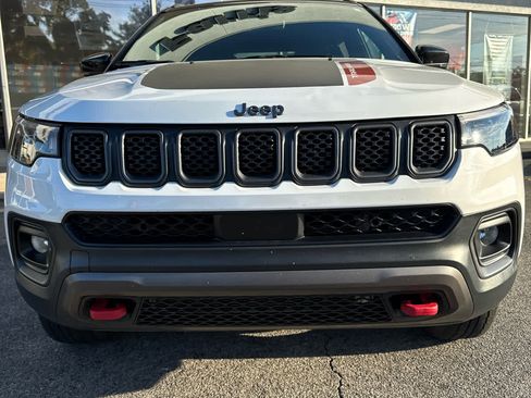 Used 2023 Jeep Compass Trailhawk image 3