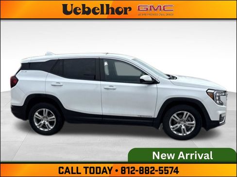 Used 2022 GMC Terrain SLE FWD image 2
