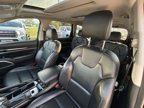 Used 2025 Kia Telluride S FWD image 17