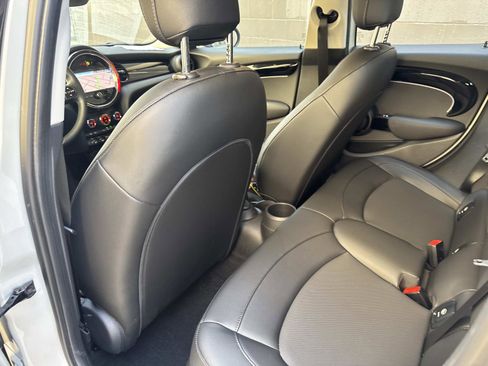 Used 2022 MINI Cooper 4-Door Hardtop w/ Driver Assistance Package FWD image 10