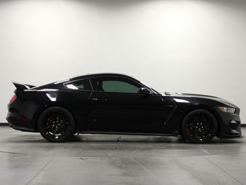 Used 2017 Ford Mustang Shelby GT350R w/ GT350R Equipment Group 920A RWD image 3
