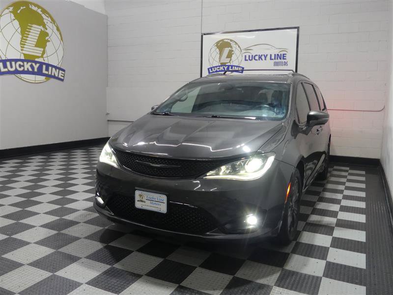 Used 2019 Chrysler Pacifica Limited w/ Advanced Safetytec Group FWD image 4