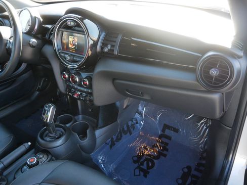 Used 2021 MINI Cooper 2-Door Hardtop w/ Storage Package image 10