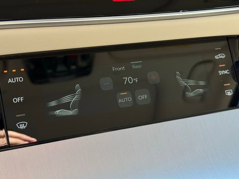 New 2026 Genesis GV70 2.5T Advanced image 36