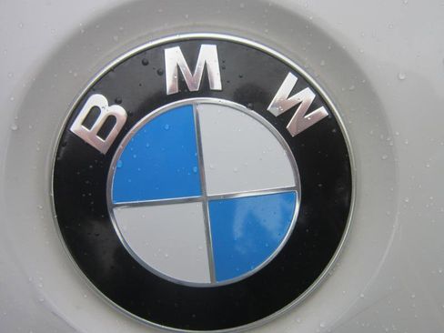Used 2017 BMW 330i xDrive Sedan AWD/4WD image 32