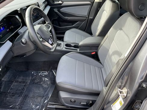 Used 2025 Volkswagen Jetta SE image 23