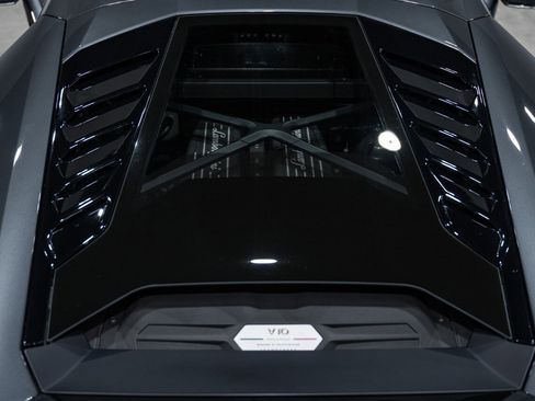 Used 2020 Lamborghini Huracan EVO image 39