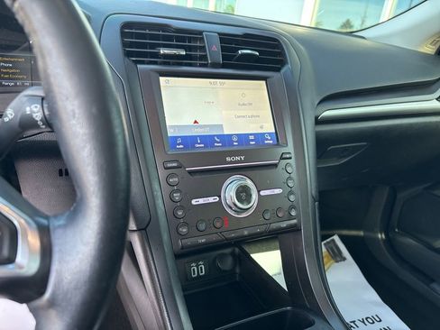 Used 2020 Ford Fusion Titanium FWD image 9