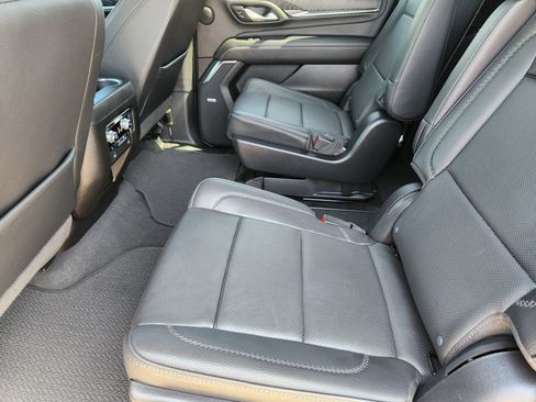 Used 2023 GMC Yukon XL Denali AWD/4WD image 13