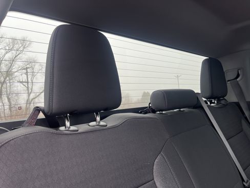 Used 2024 Chevrolet Silverado 1500 LT image 17