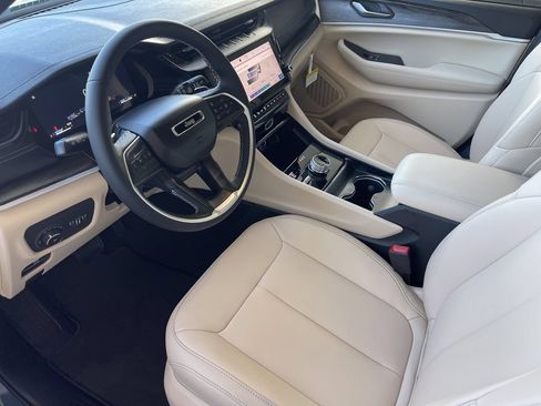 New 2026 Jeep Grand Cherokee Limited w/ Limited Altitude Package AWD/4WD image 6