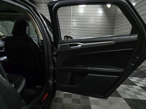 Used 2020 Ford Fusion SEL image 35