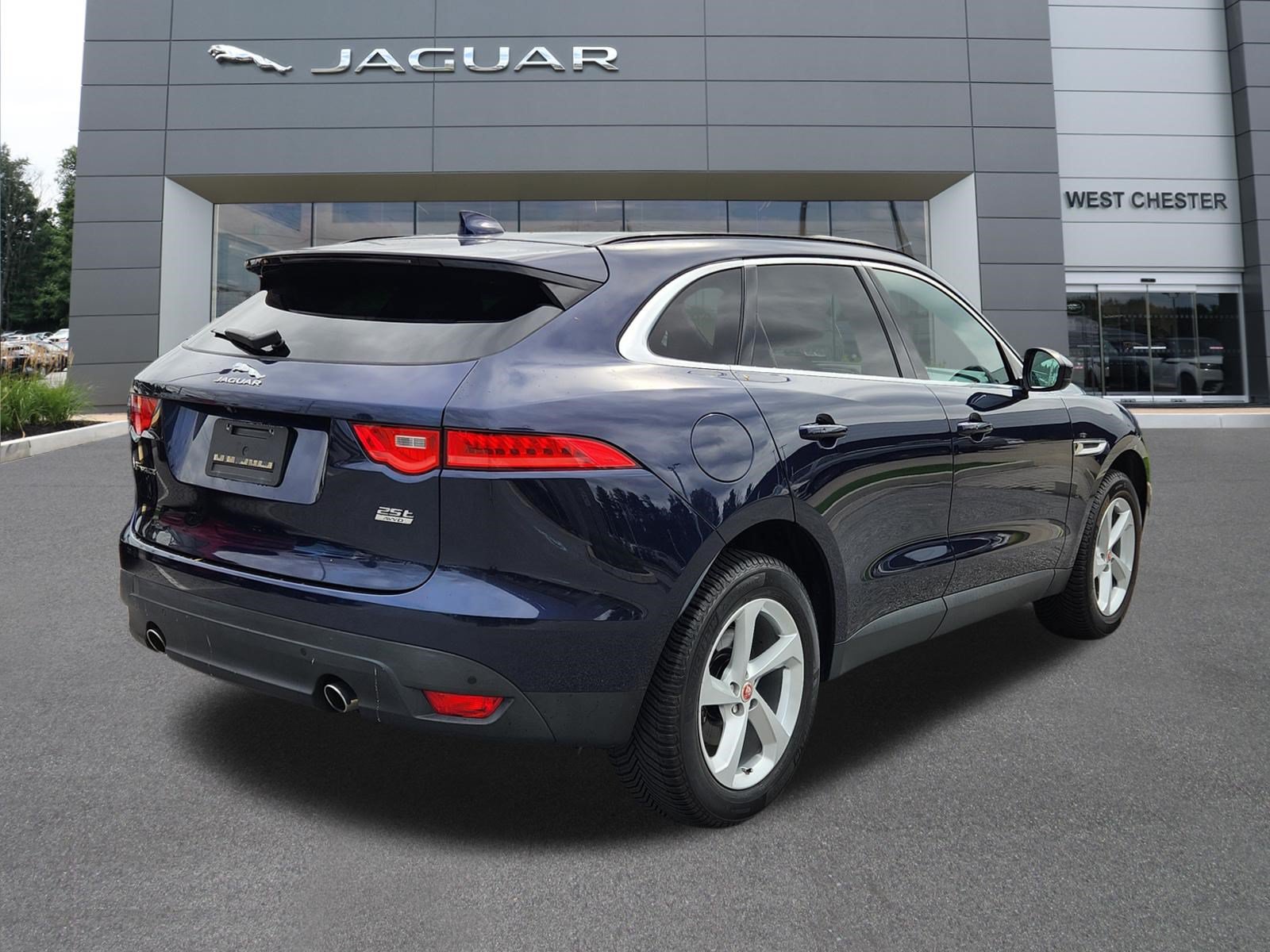 Used 2019 Jaguar F-PACE Premium AWD/4WD image 4