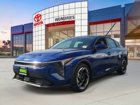 Used 2025 Kia K4 EX image 2