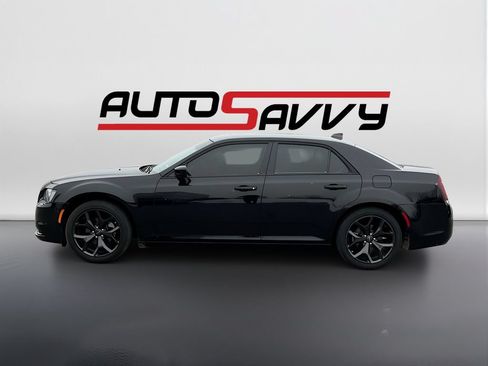 Used 2023 Chrysler 300 Touring w/ Safetytec Plus Group RWD image 4