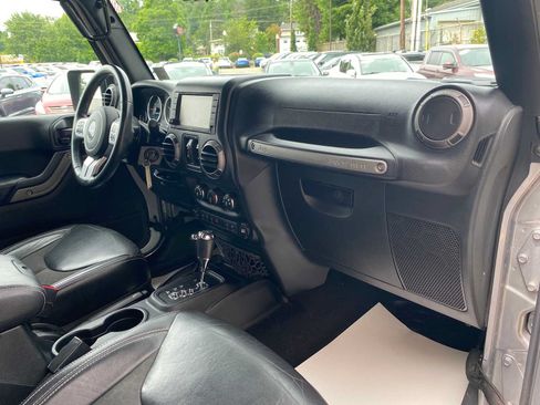 Used 2018 Jeep Wrangler Unlimited Sport AWD/4WD image 25