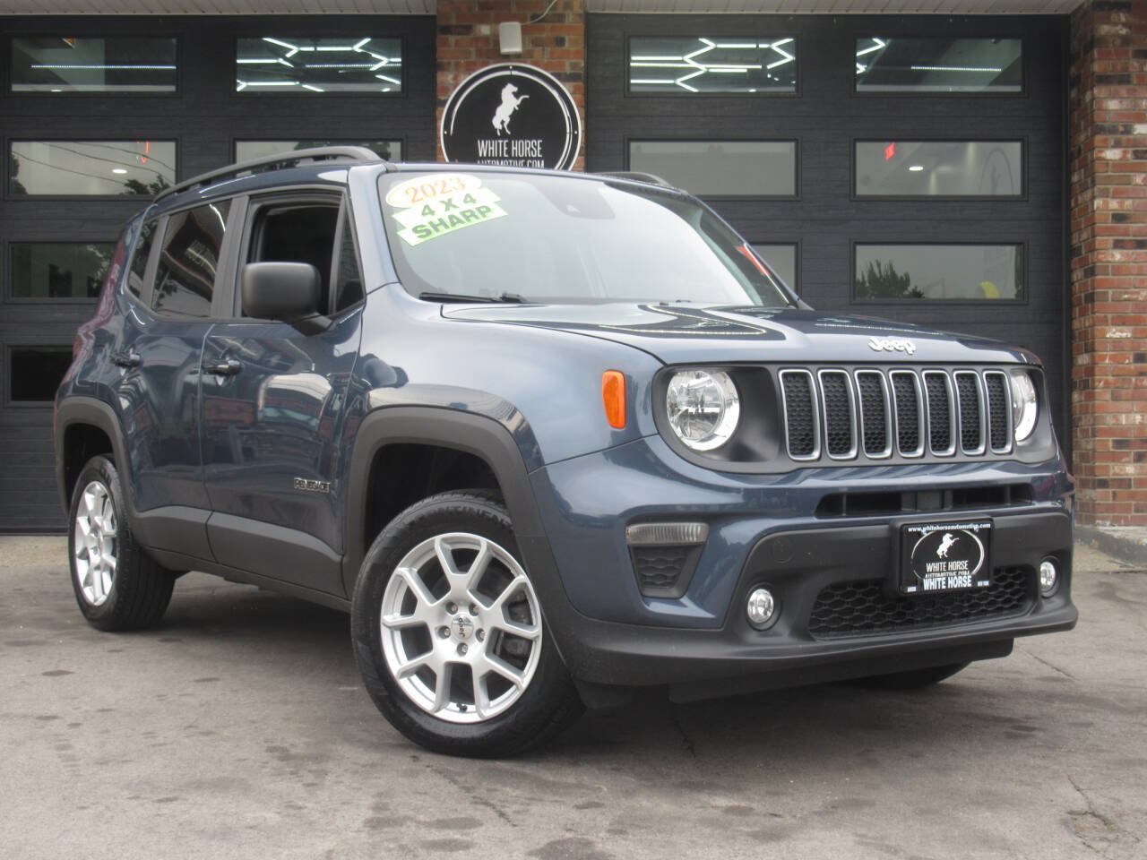 Used 2023 Jeep Renegade Latitude w/ Premium Group AWD/4WD image 1
