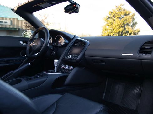 Used 2012 Audi R8 V8 image 43