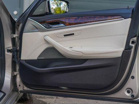 Used 2017 BMW 540i xDrive image 25